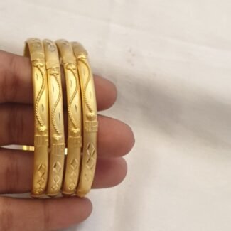Elegant Traditional Gold Finish Bangle – BNG002